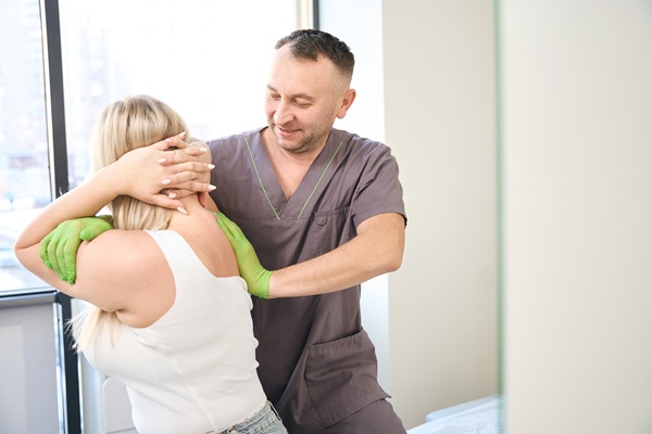 From Sports Injuries To Everyday Aches: How Chiropractors Can Help